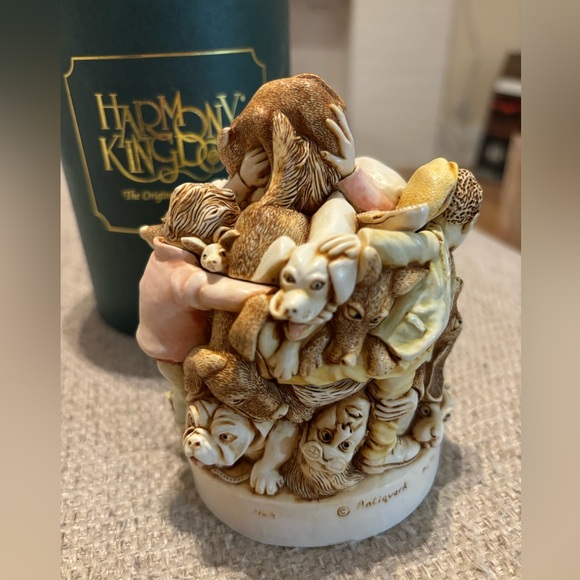 Harmony Kingdom Mad Dogs and Englishmen Figurine Box - Picture 3 of 8